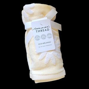 Common Thread 2 Tip Towels Yellow White Daisy Plush